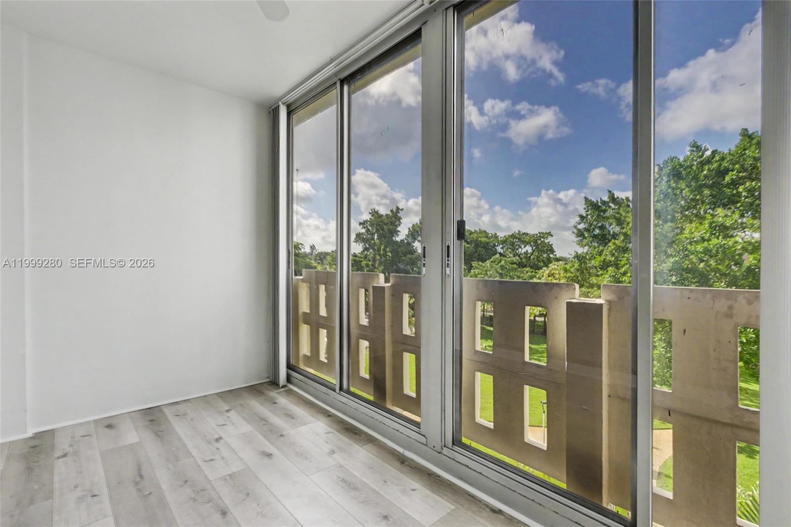 4330 Hillcrest Dr 405 Property Photo 24