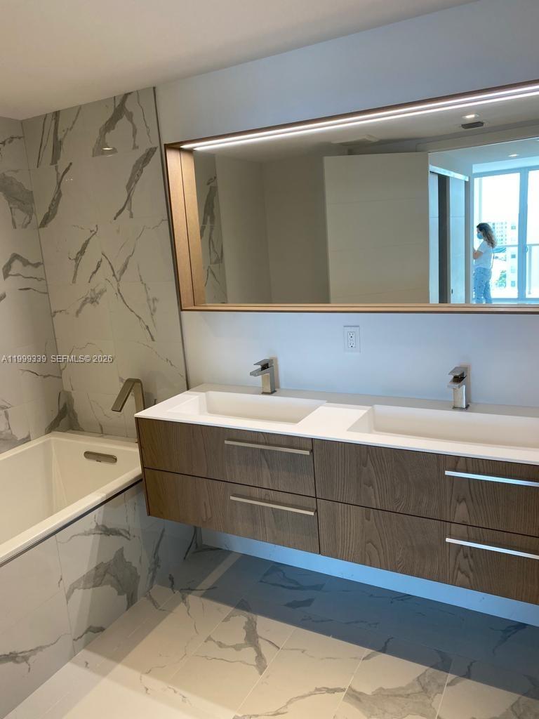 9521 E Bay Harbor Dr 605 Property Photo 10