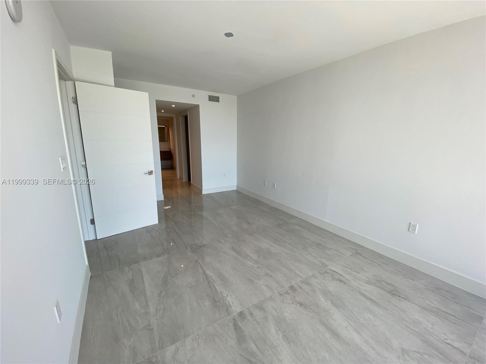 9521 E Bay Harbor Dr 605 Property Photo 14