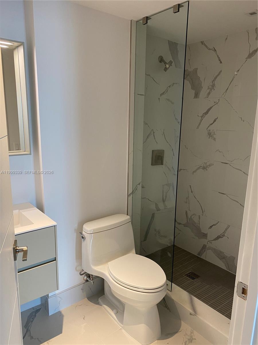 9521 E Bay Harbor Dr 605 Property Photo 16