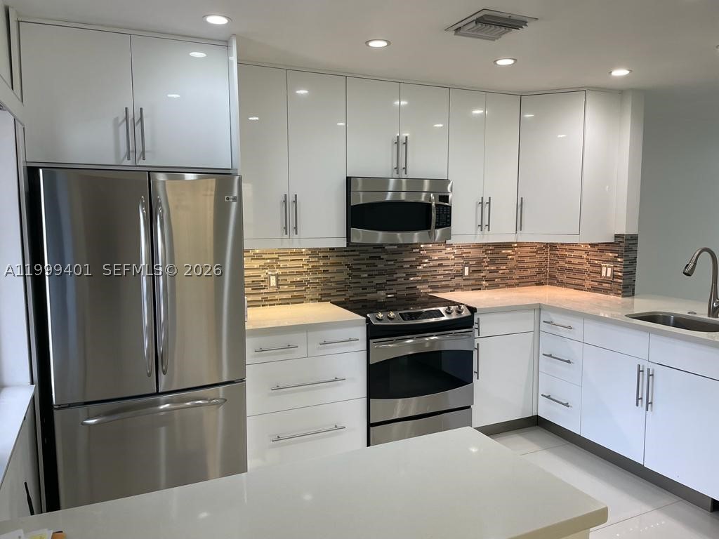 454 Lakeview Dr 2 Property Photo 3