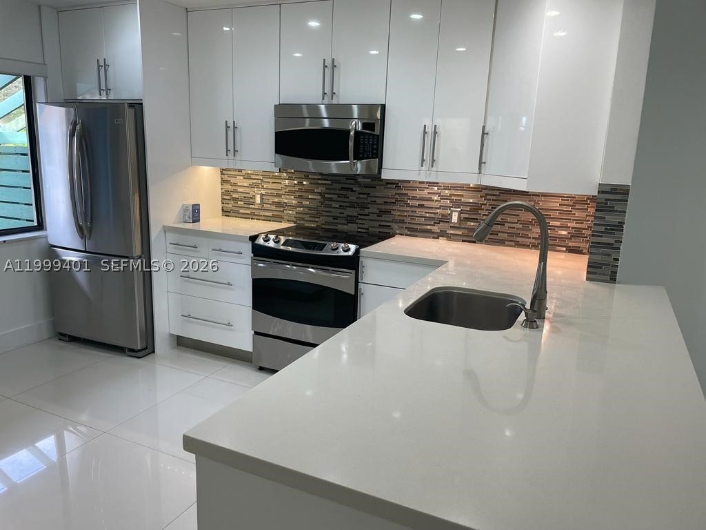 454 Lakeview Dr 2 Property Photo 4