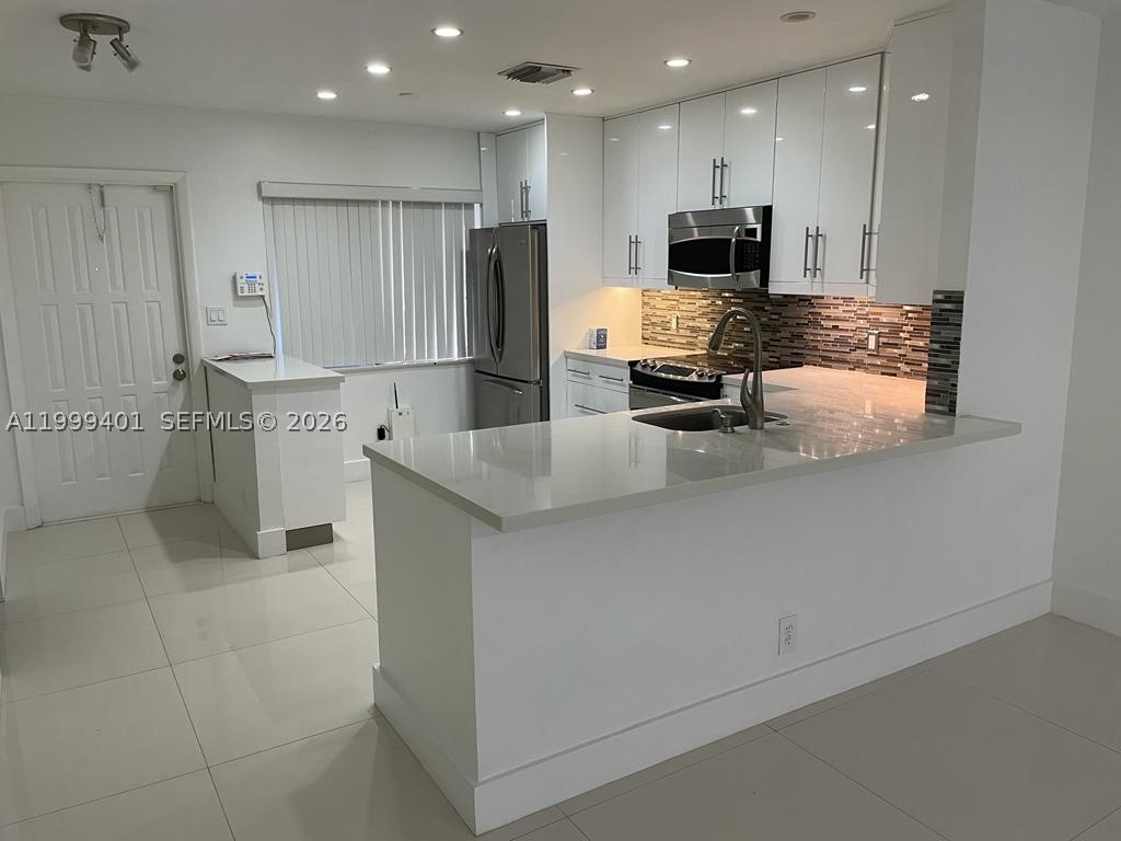 454 Lakeview Dr 2 Property Photo 5