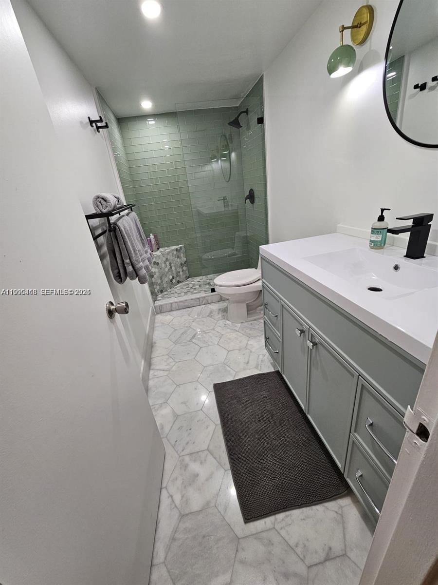 900 Bay Dr 311 Property Photo 19