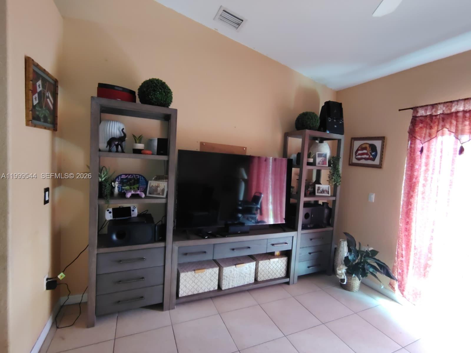 7736 Nw 197 Ln Property Photo 6