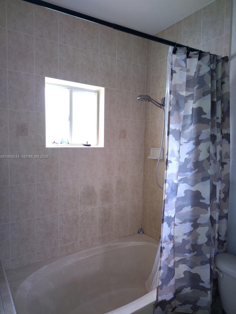 7736 Nw 197 Ln Property Photo 15