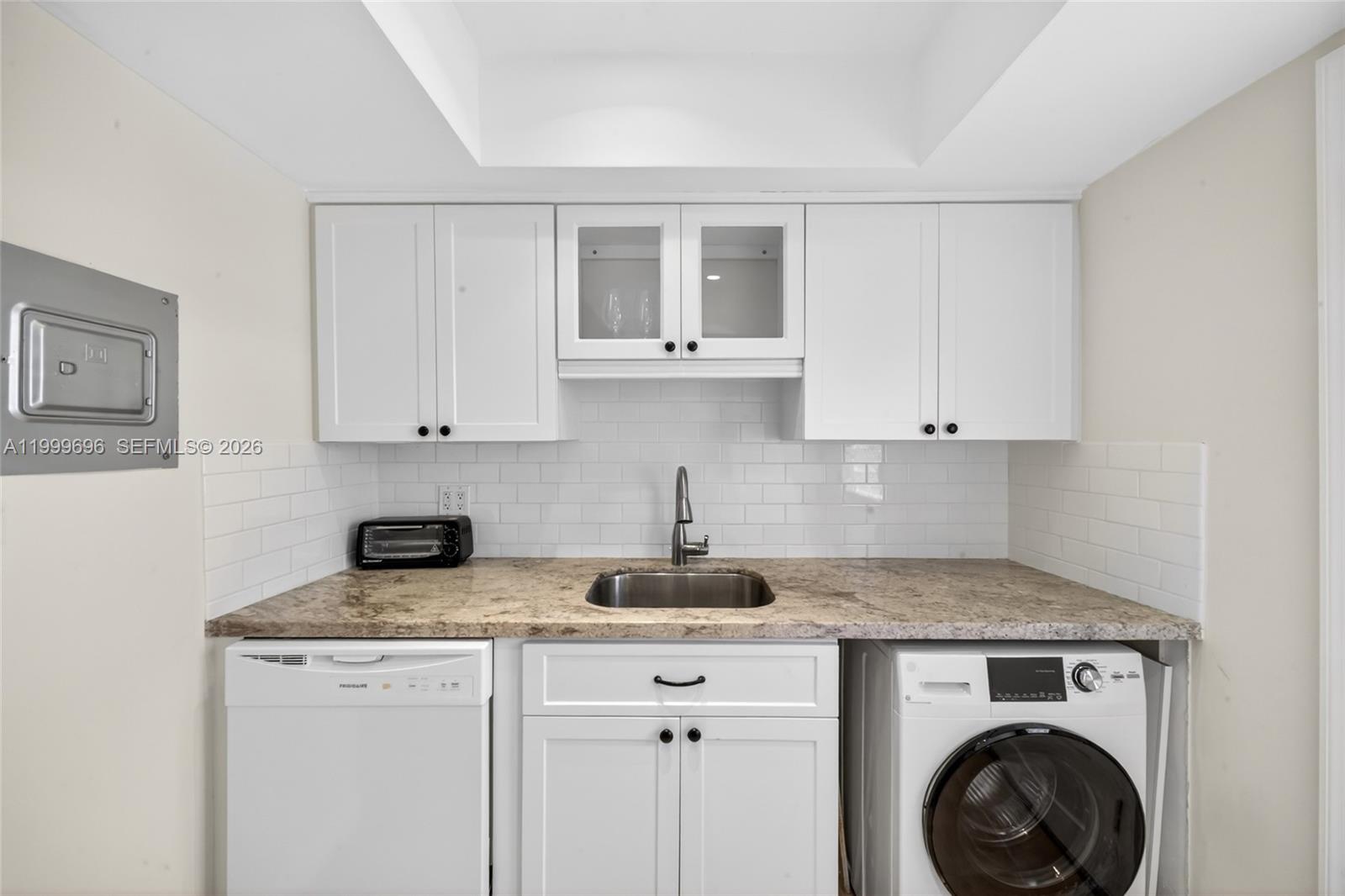 6815 Edgewater Dr 108 Property Photo 10