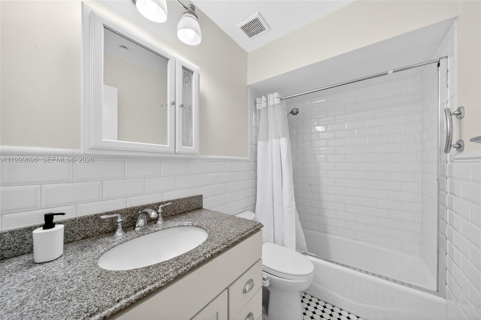 6815 Edgewater Dr 108 Property Photo 16