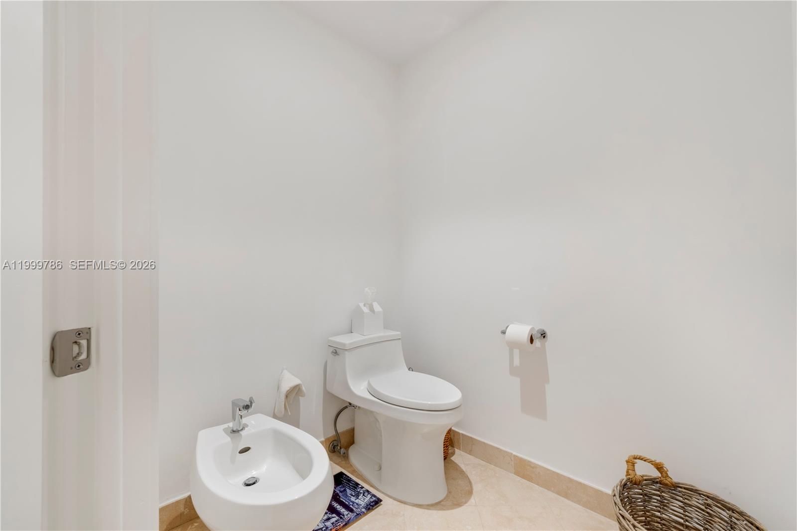 789 Crandon Blvd 1003 Property Photo 21