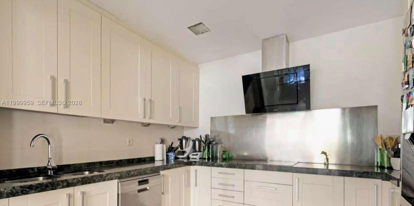 A11999959 Property Photo 8