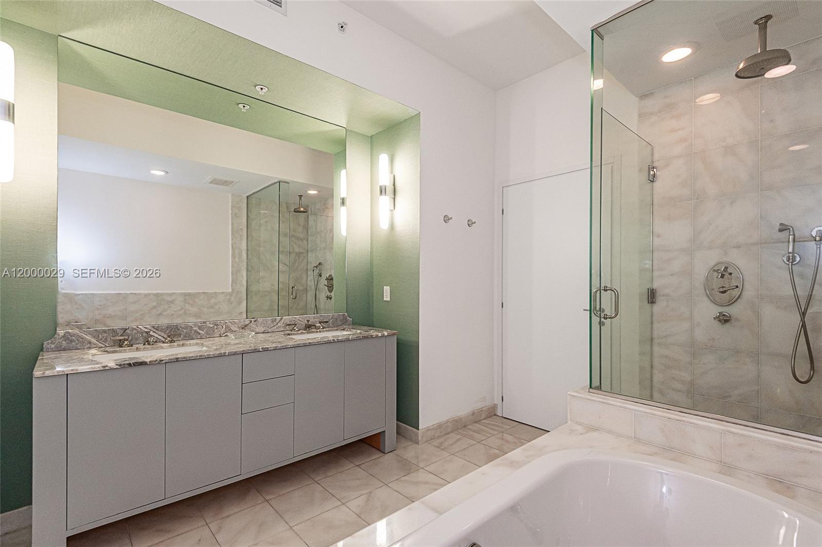 50 S Pointe Dr 1804 Property Photo 16