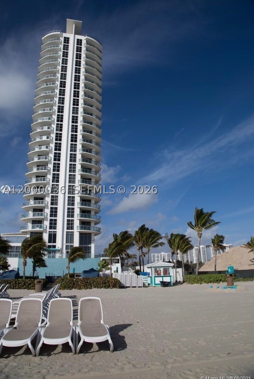 18683 Collins Ave 508 Property Photo 2