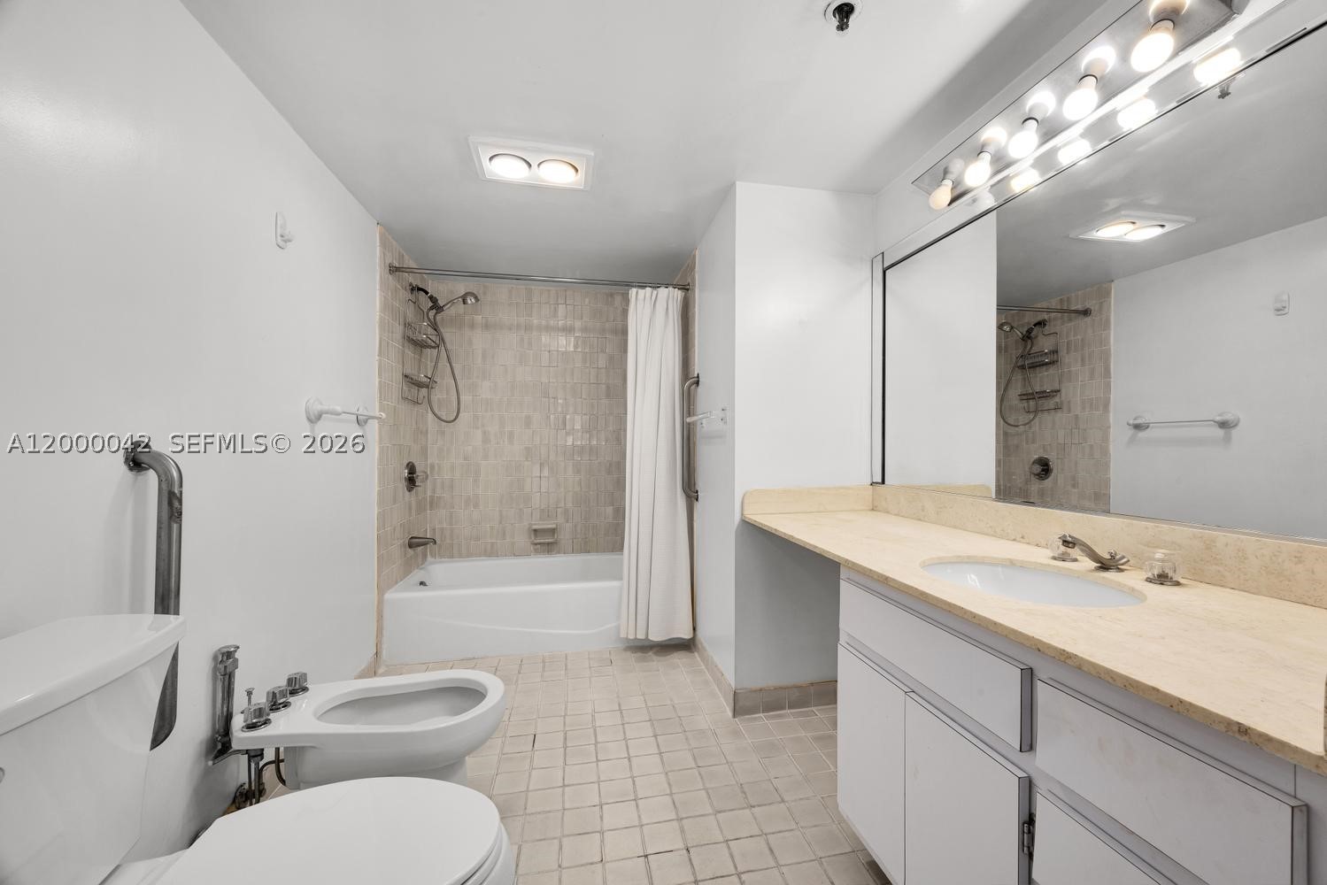 201 Crandon Blvd 932 Property Photo 16