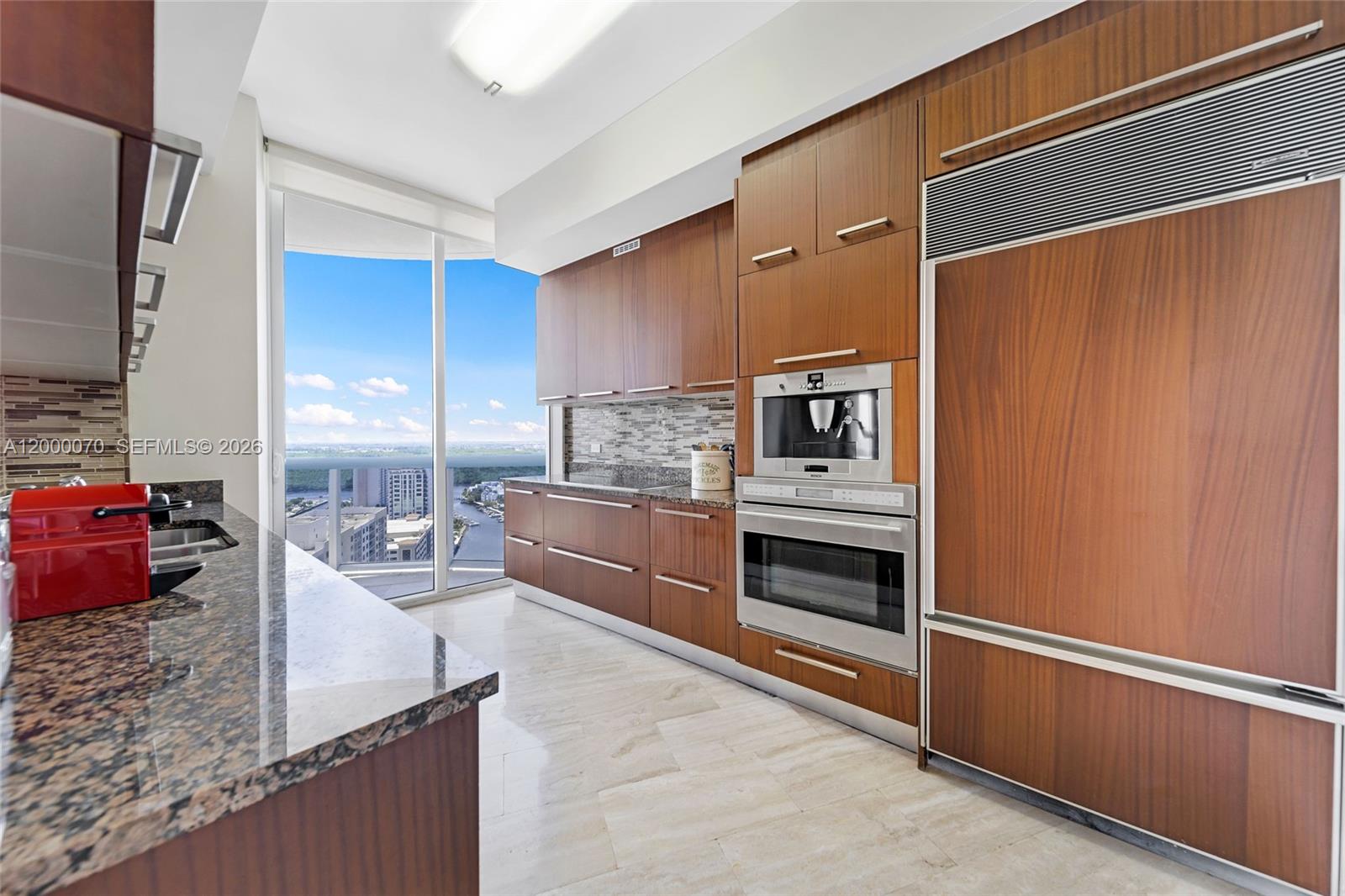 A12000070 Property Photo 2