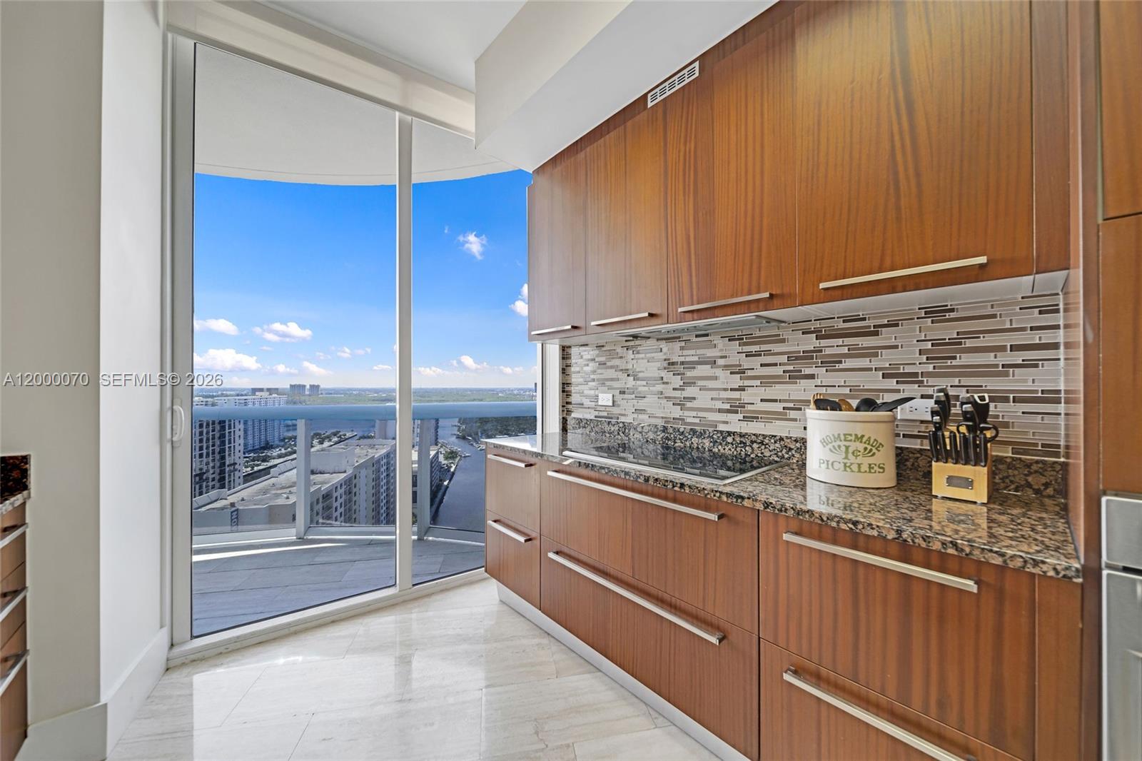 A12000070 Property Photo 4