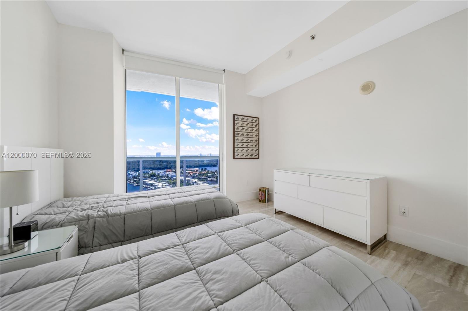 A12000070 Property Photo 16