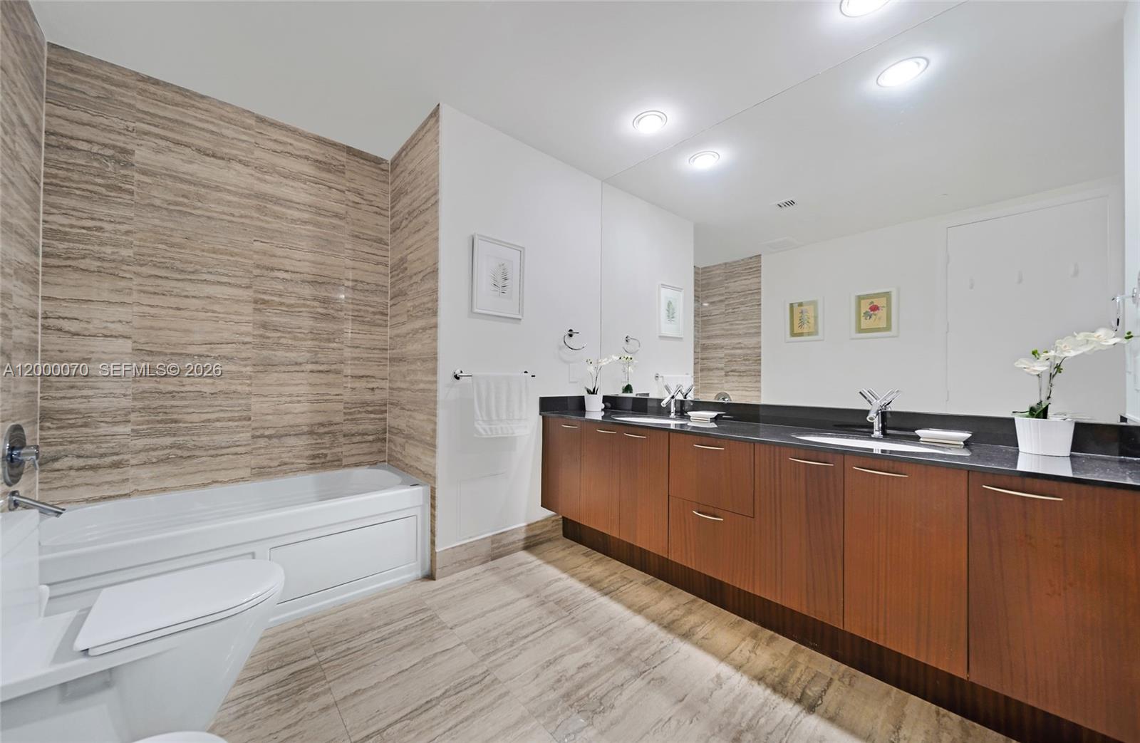A12000070 Property Photo 22