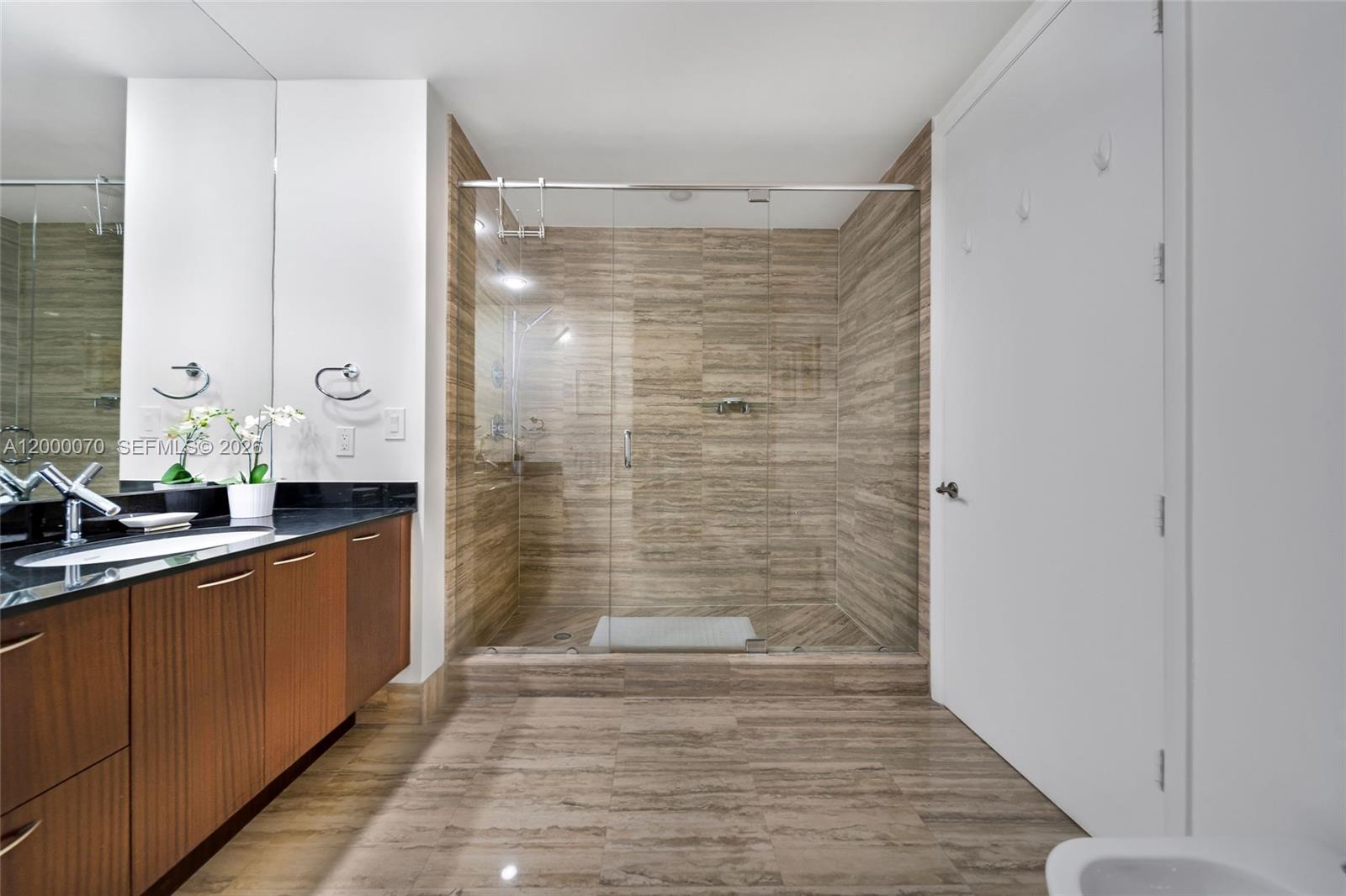 A12000070 Property Photo 23
