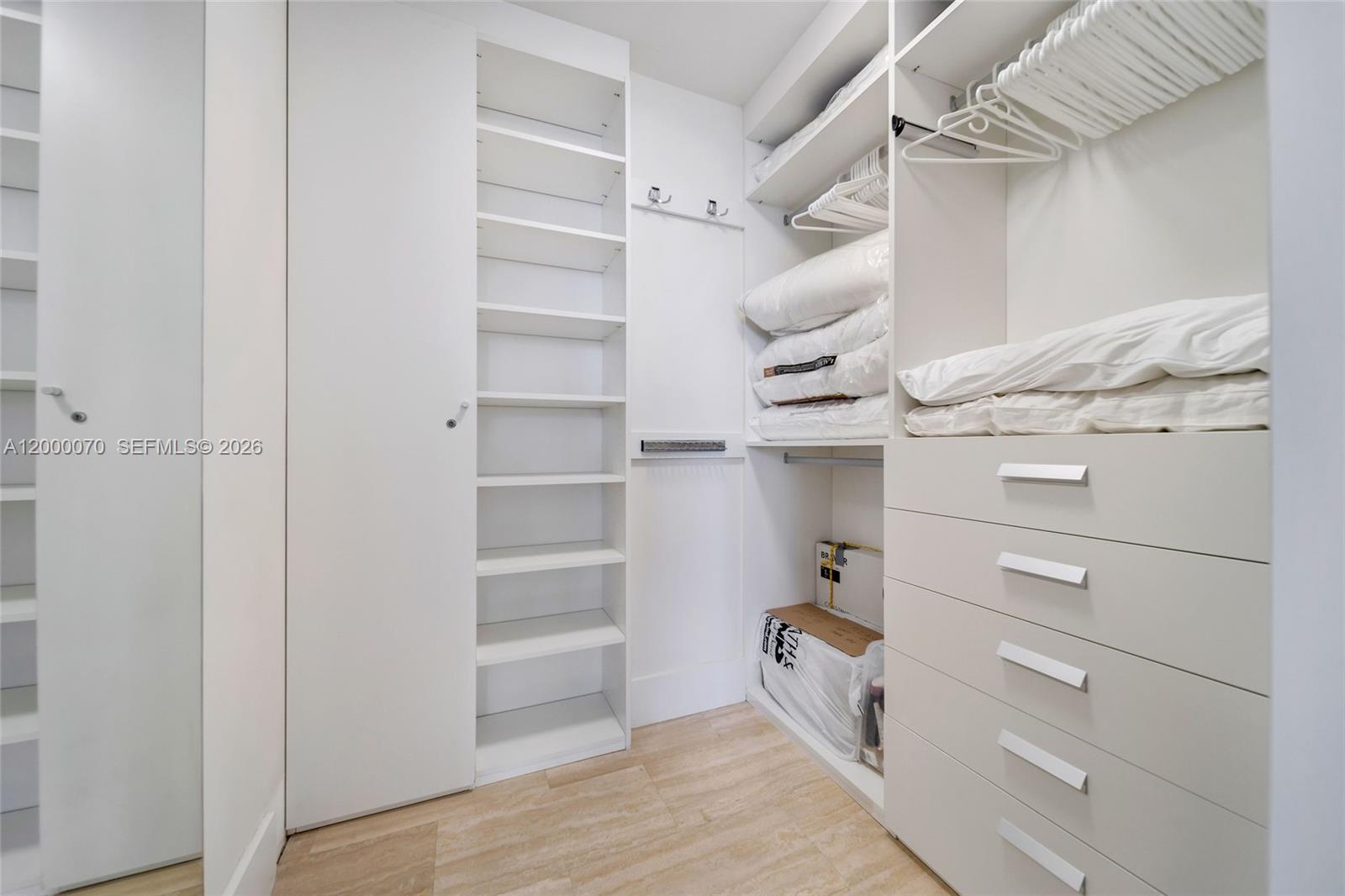 A12000070 Property Photo 24