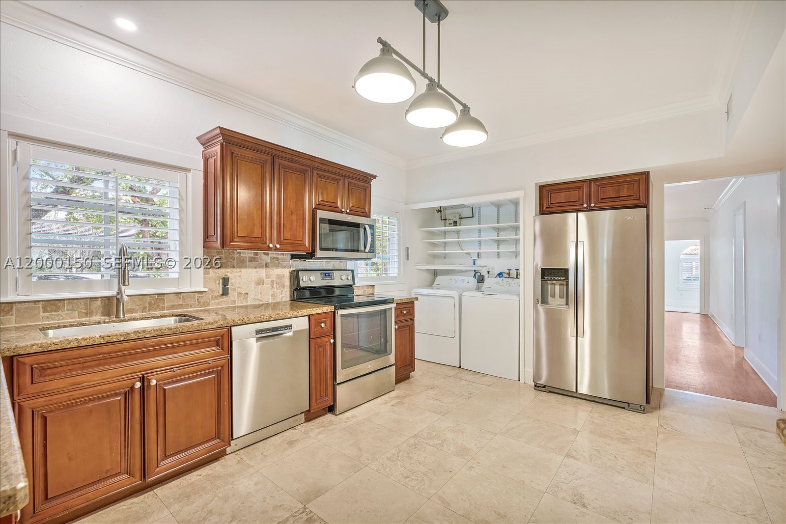 1102 Genoa St Property Photo 5