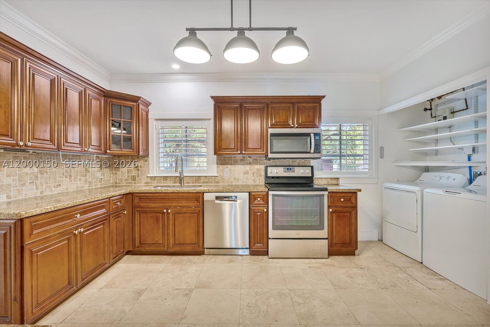 1102 Genoa St Property Photo 6
