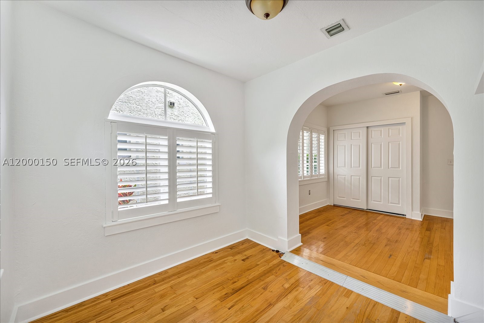 1102 Genoa St Property Photo 8