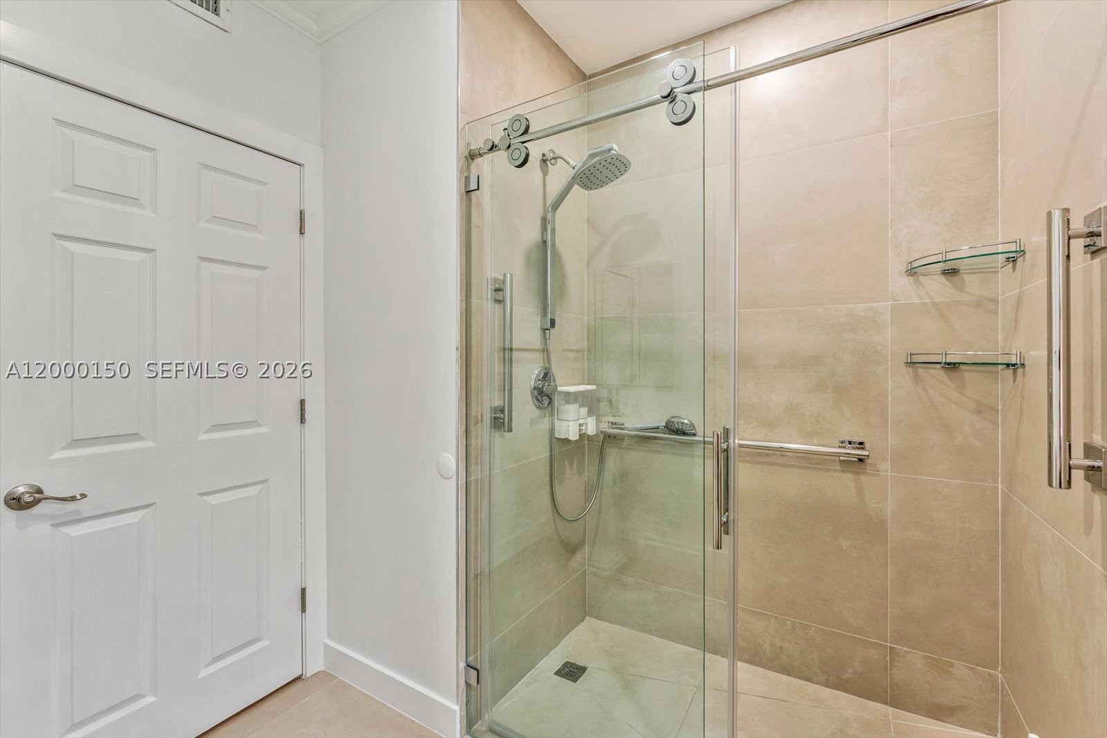 1102 Genoa St Property Photo 10