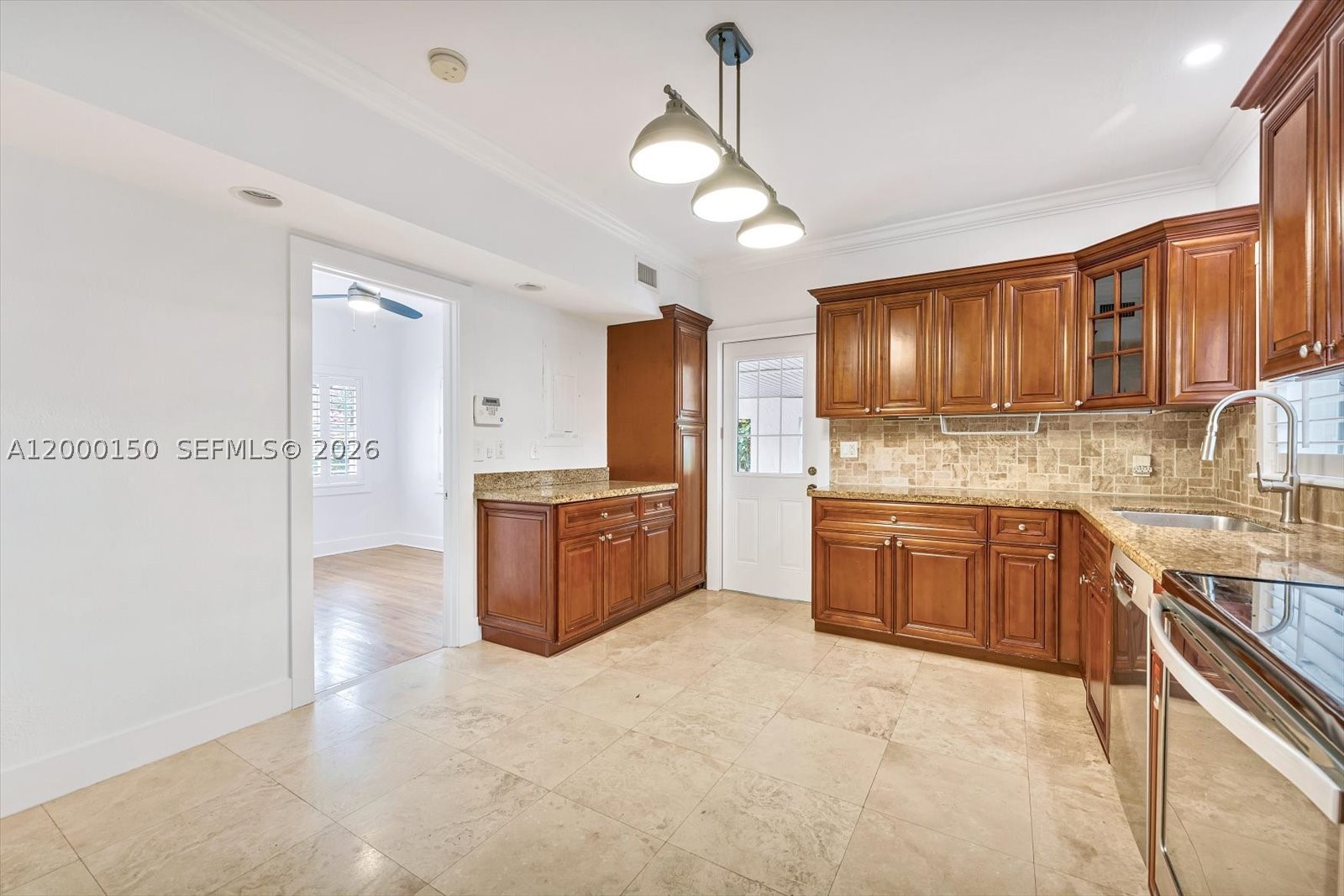 1102 Genoa St Property Photo 15