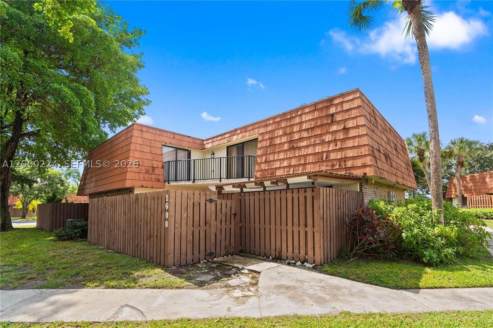 1600 Coral Ave Property Photo 1