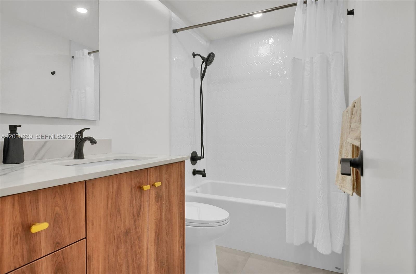 3505 S Ocean Dr 808 Property Photo 18