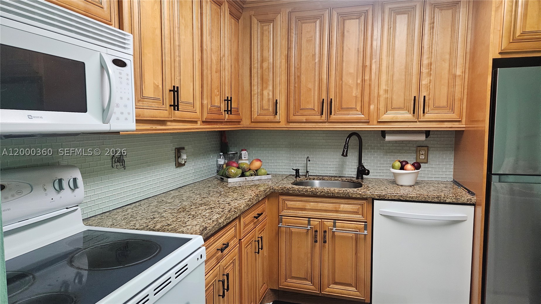 A12000360 Property Photo 9