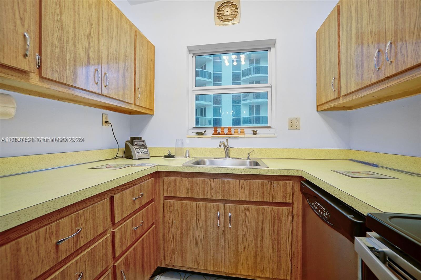 4747 Collins Ave 1108 Property Photo 4