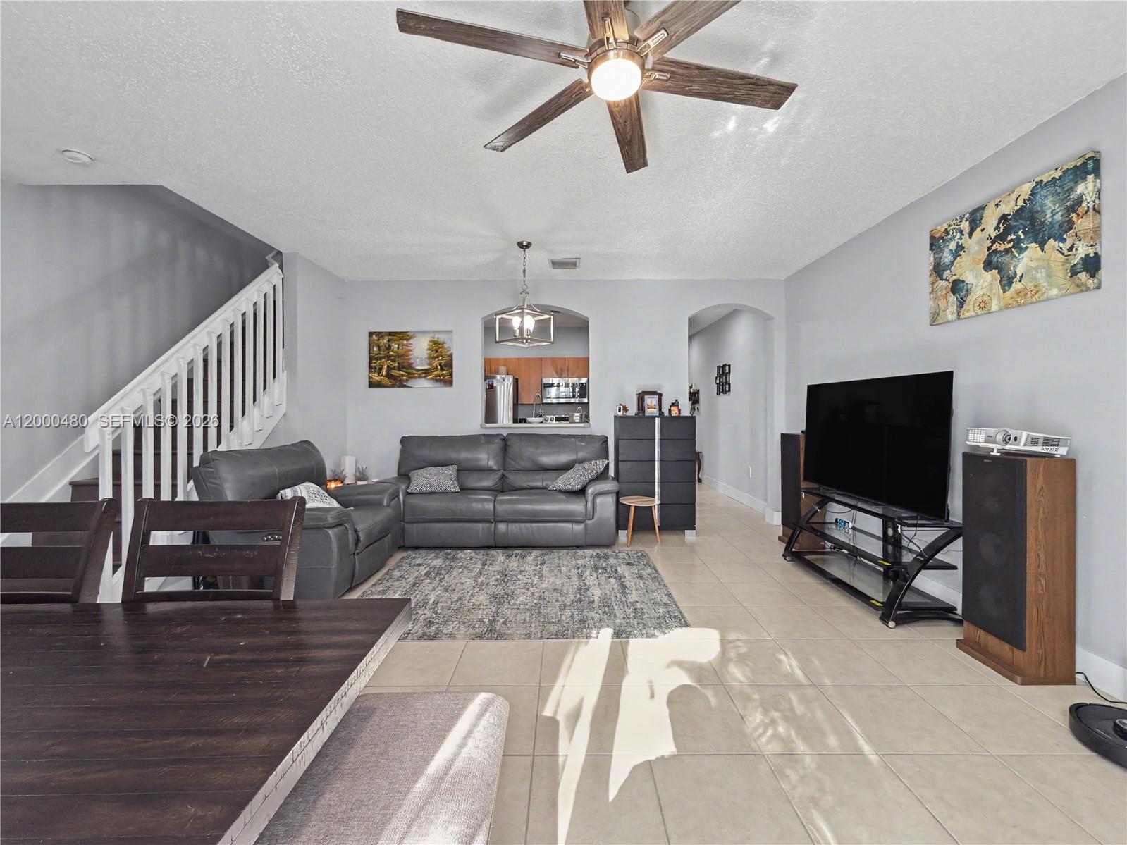 1033 Ne 42nd Pl Property Photo 5