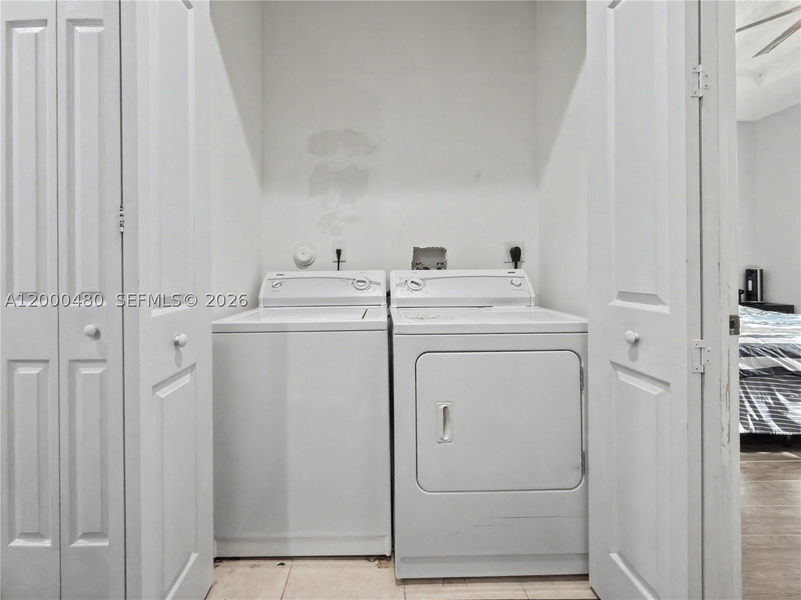 1033 Ne 42nd Pl Property Photo 28