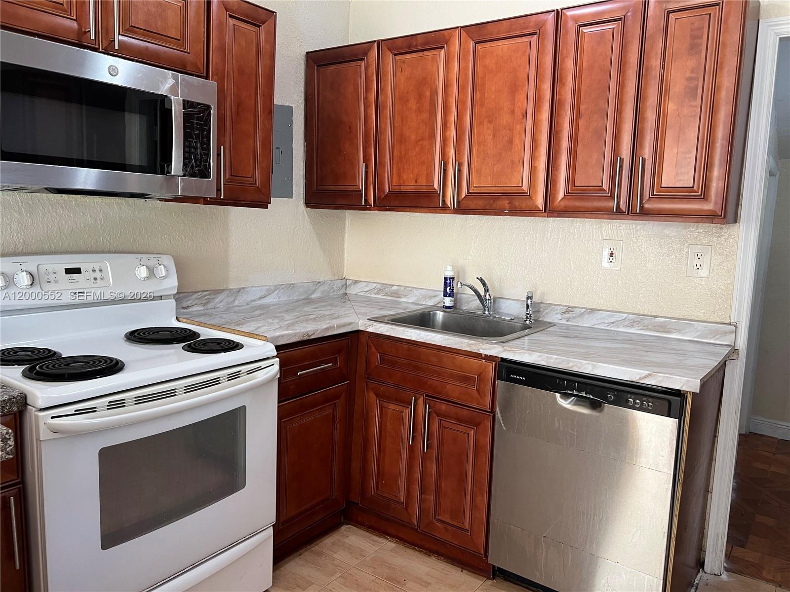 931 Nw 34th Way Property Photo 1