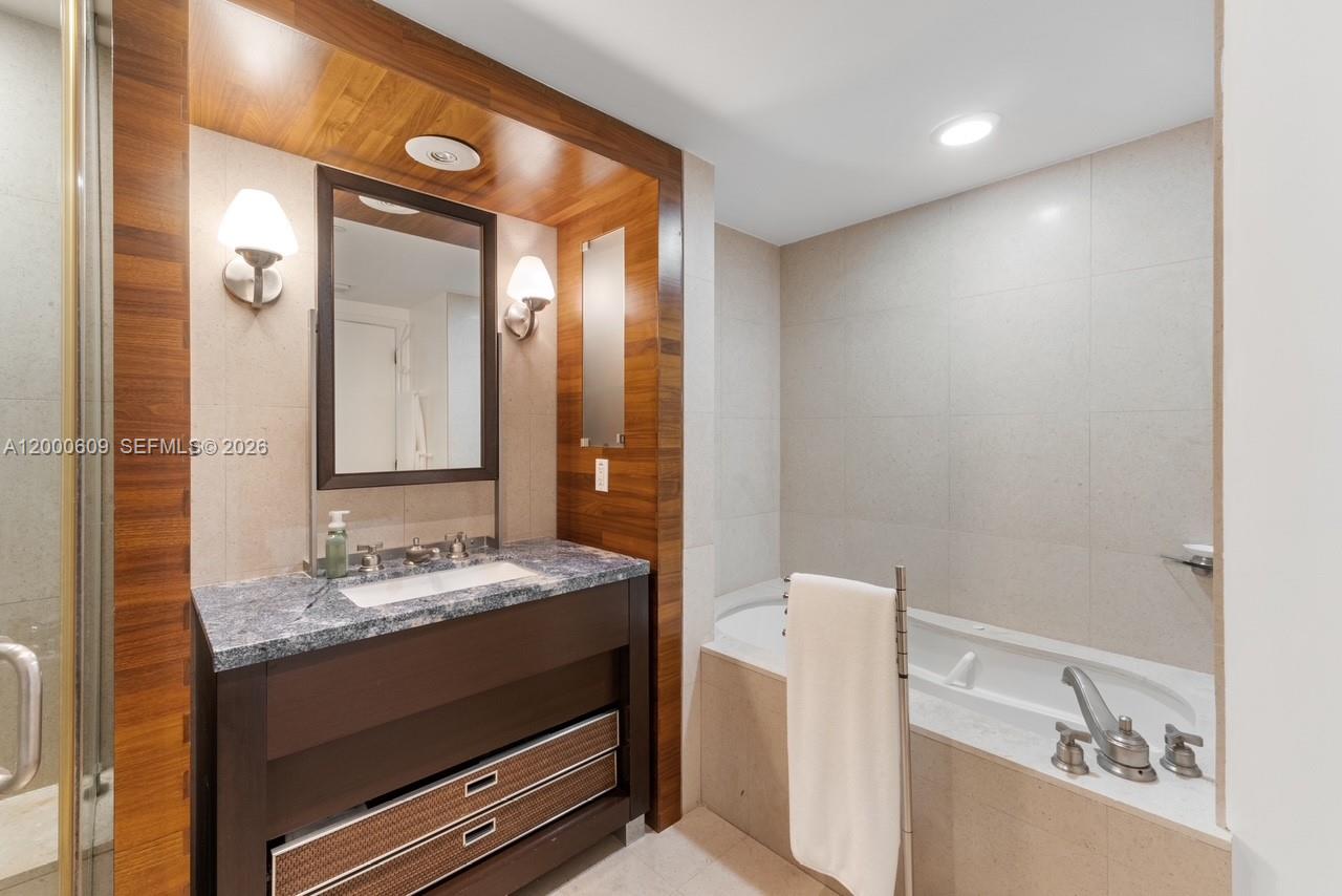 6801 Collins Ave Lph10 Property Photo 8