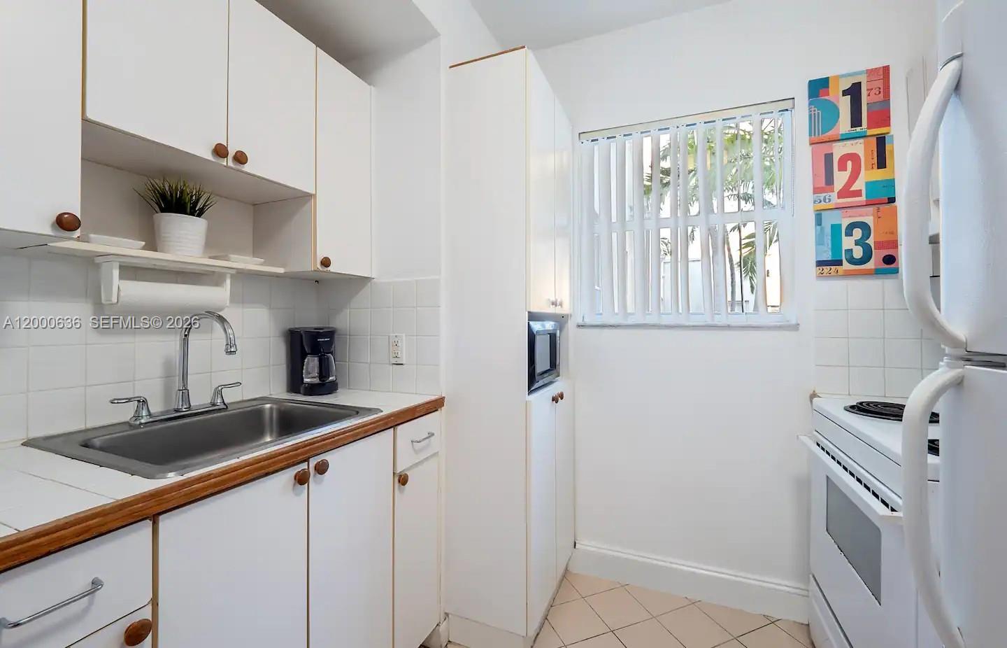 2615 Collins Ave 37 Property Photo 4