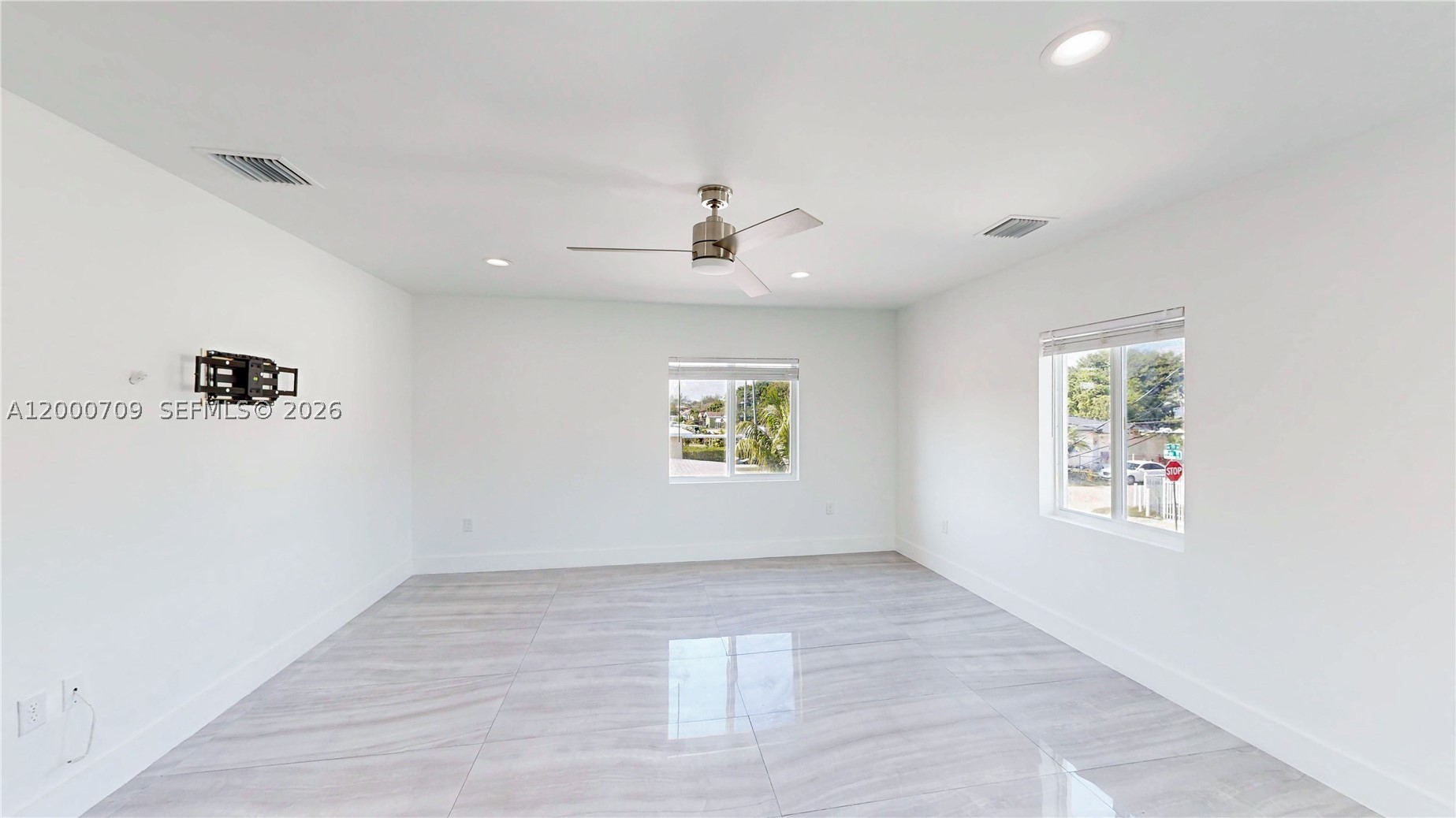 1886 Nw 68th St Property Photo 25