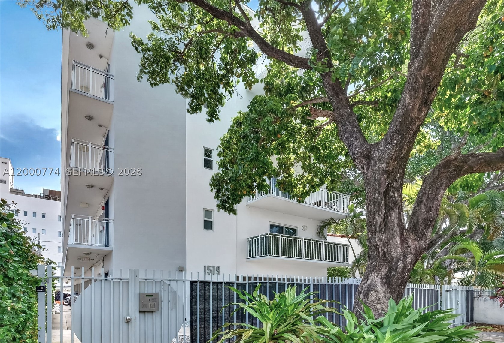 1519 Drexel Ave 201 + Den Property Photo 11