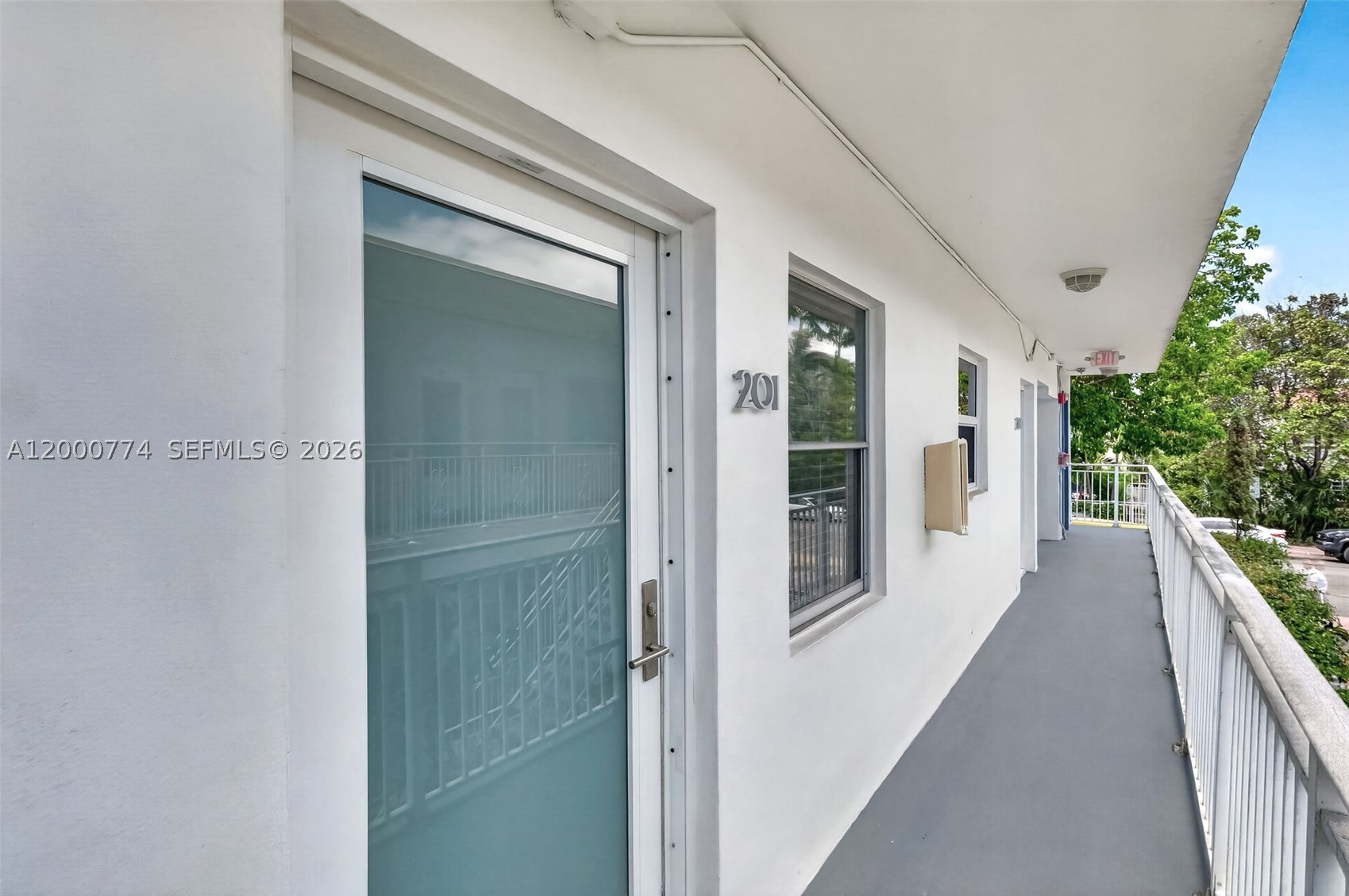 1519 Drexel Ave 201 + Den Property Photo 13