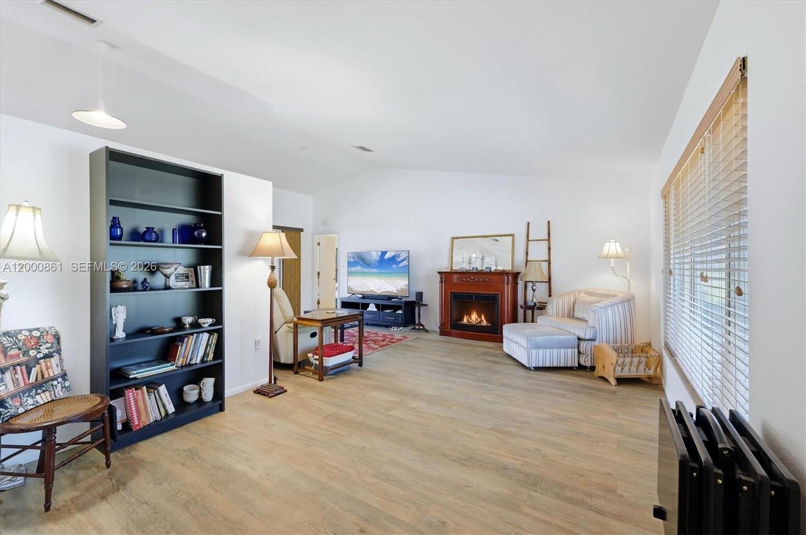 A12000861 Property Photo 7