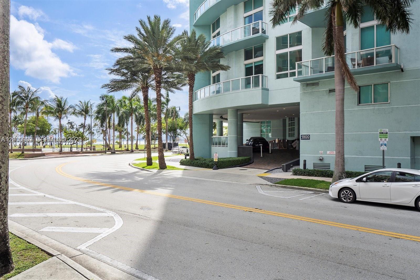 1900 N Bayshore Dr 3311 Property Photo 17