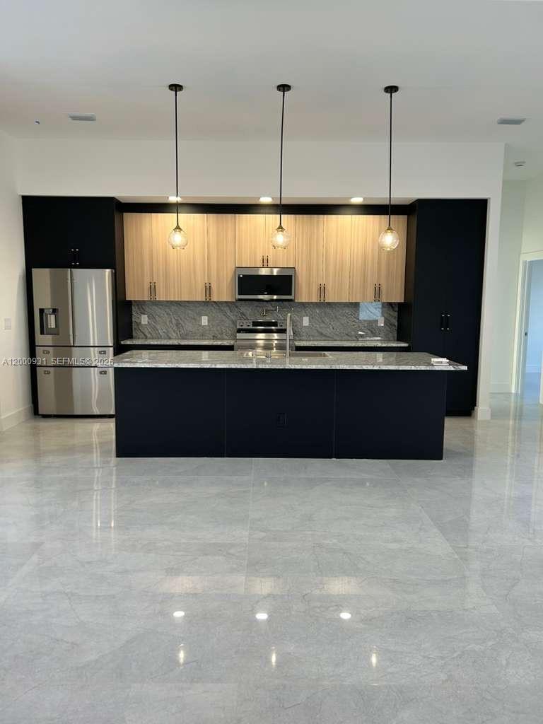 700 Biscayne Dr Property Photo 12