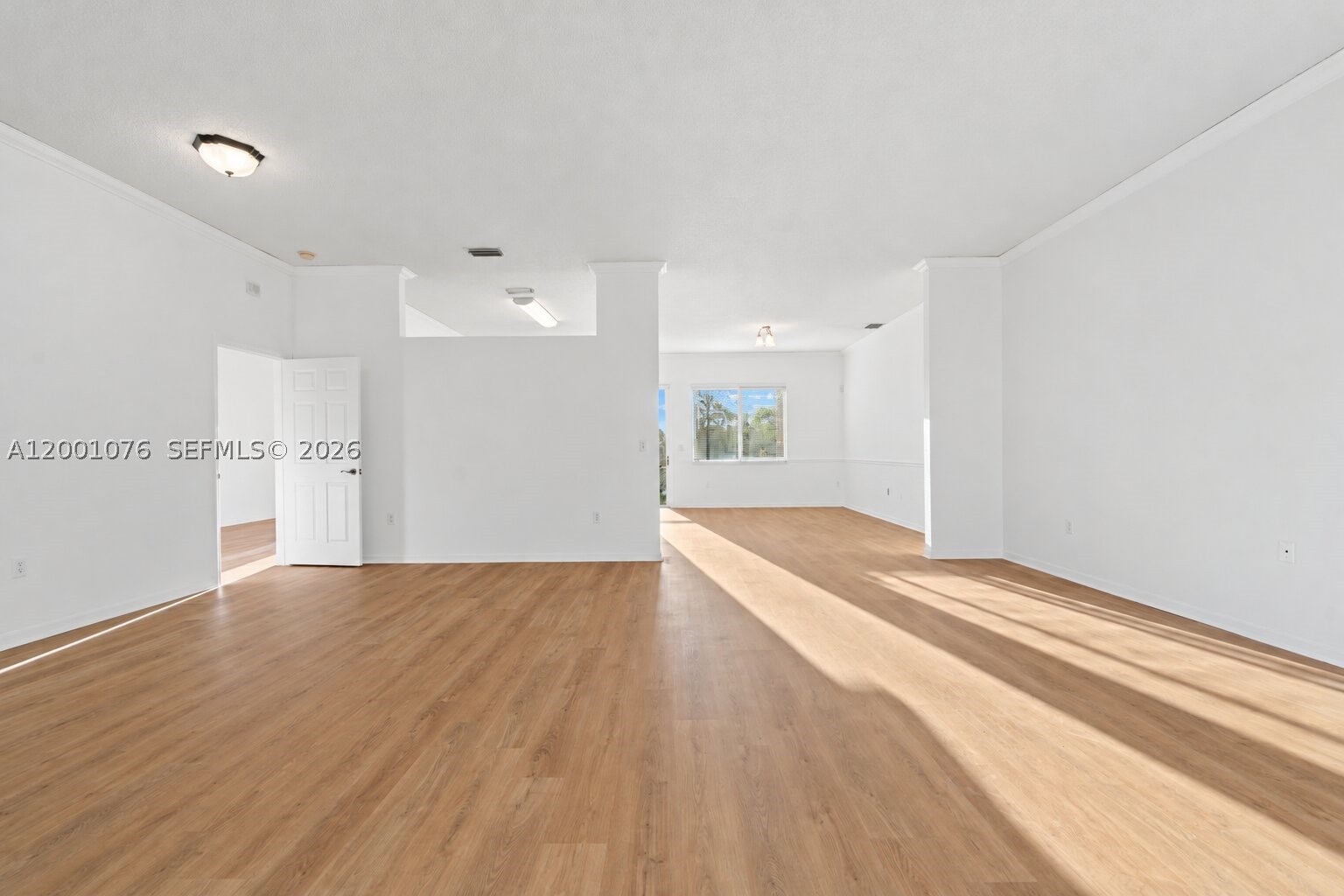 690 Se 30th Dr Property Photo 4
