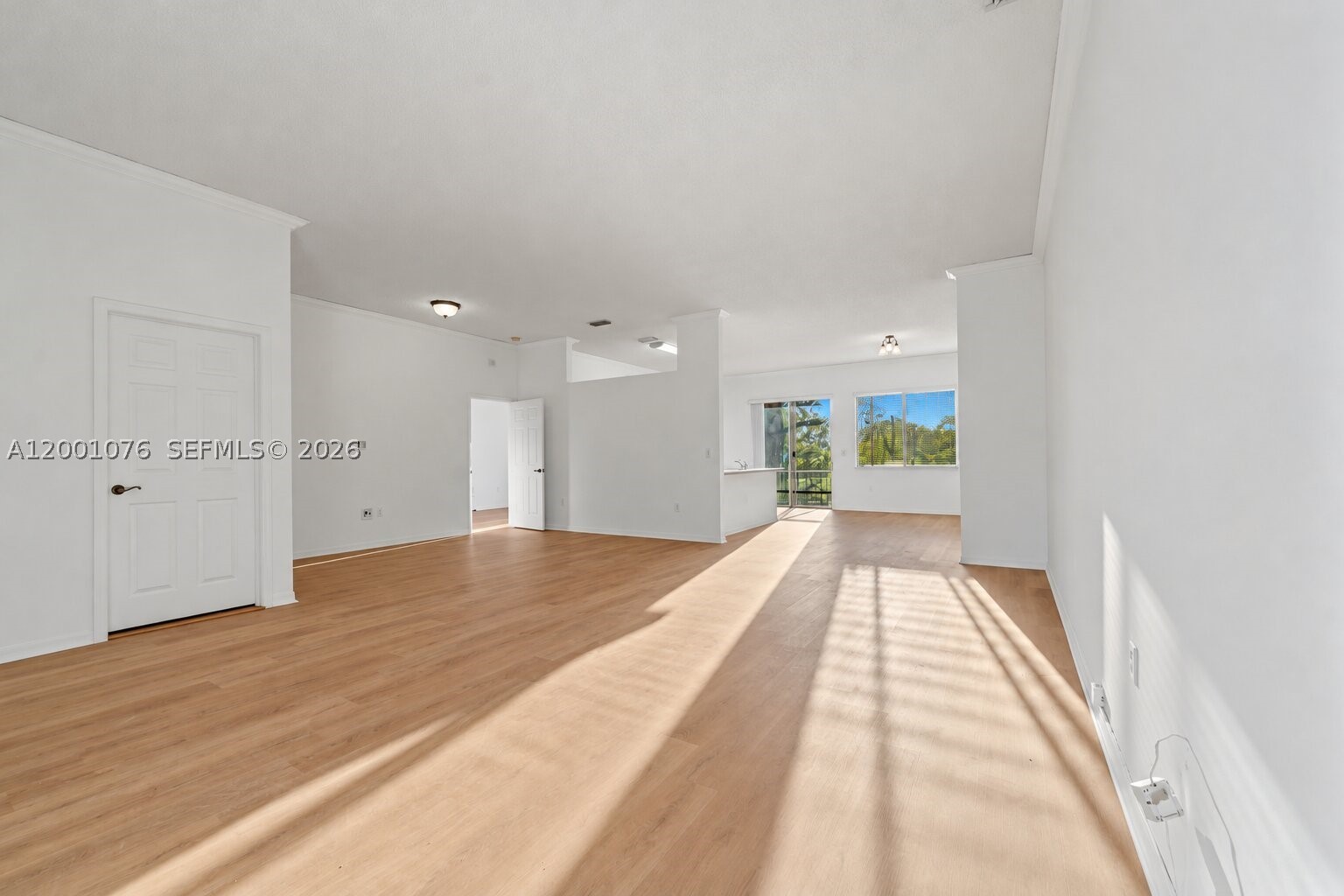 690 Se 30th Dr Property Photo 5
