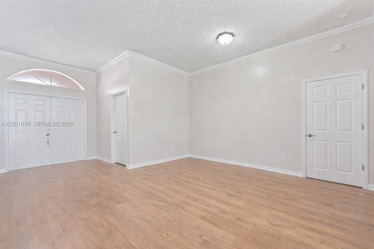 690 Se 30th Dr Property Photo 6