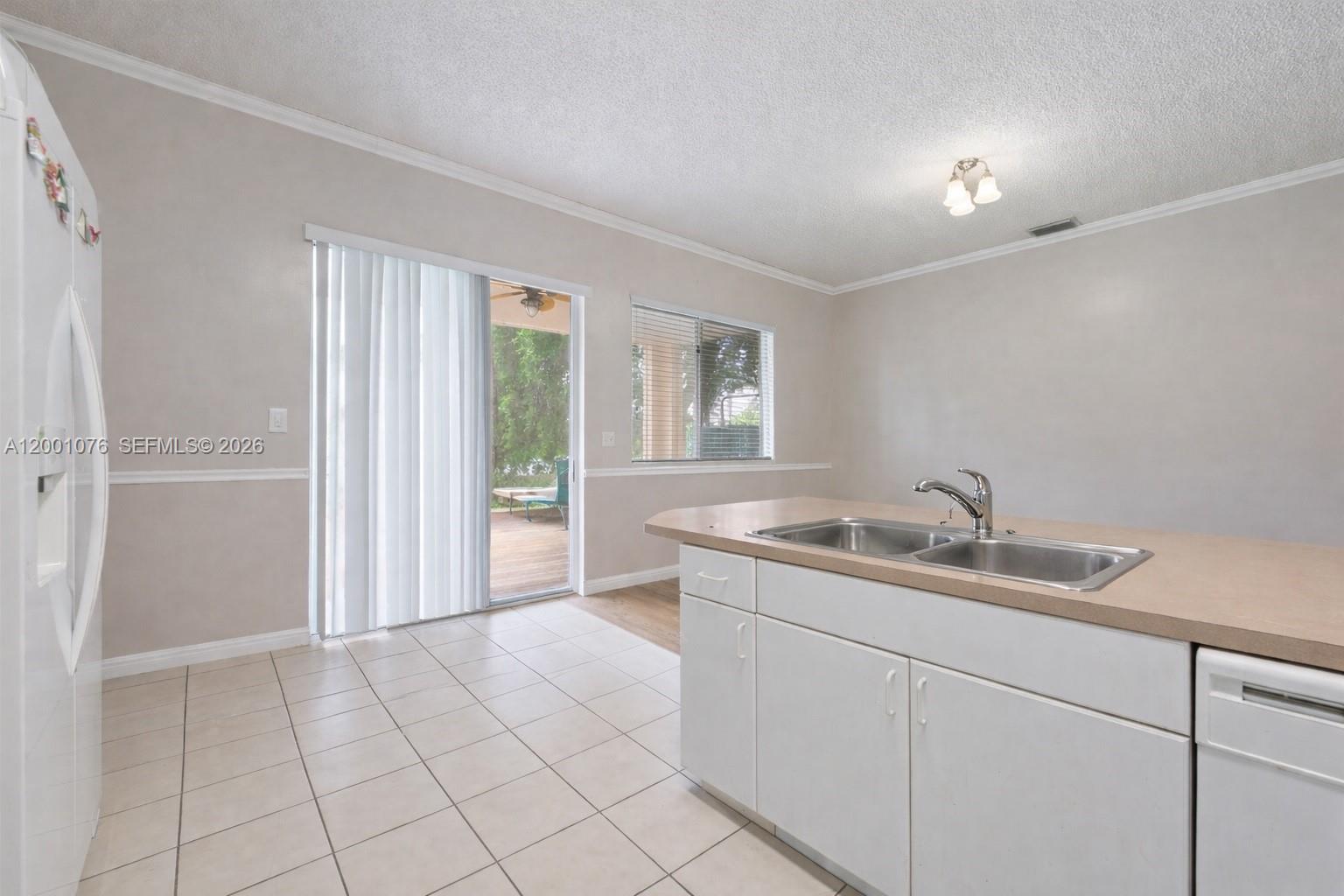 690 Se 30th Dr Property Photo 8