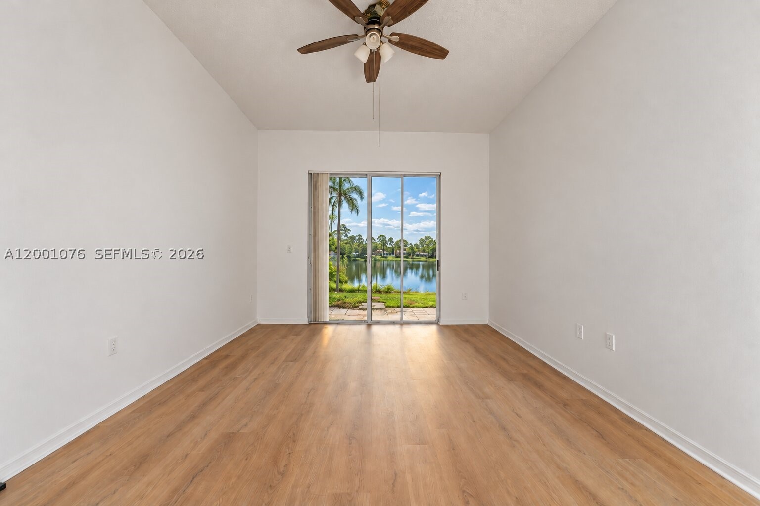 690 Se 30th Dr Property Photo 18