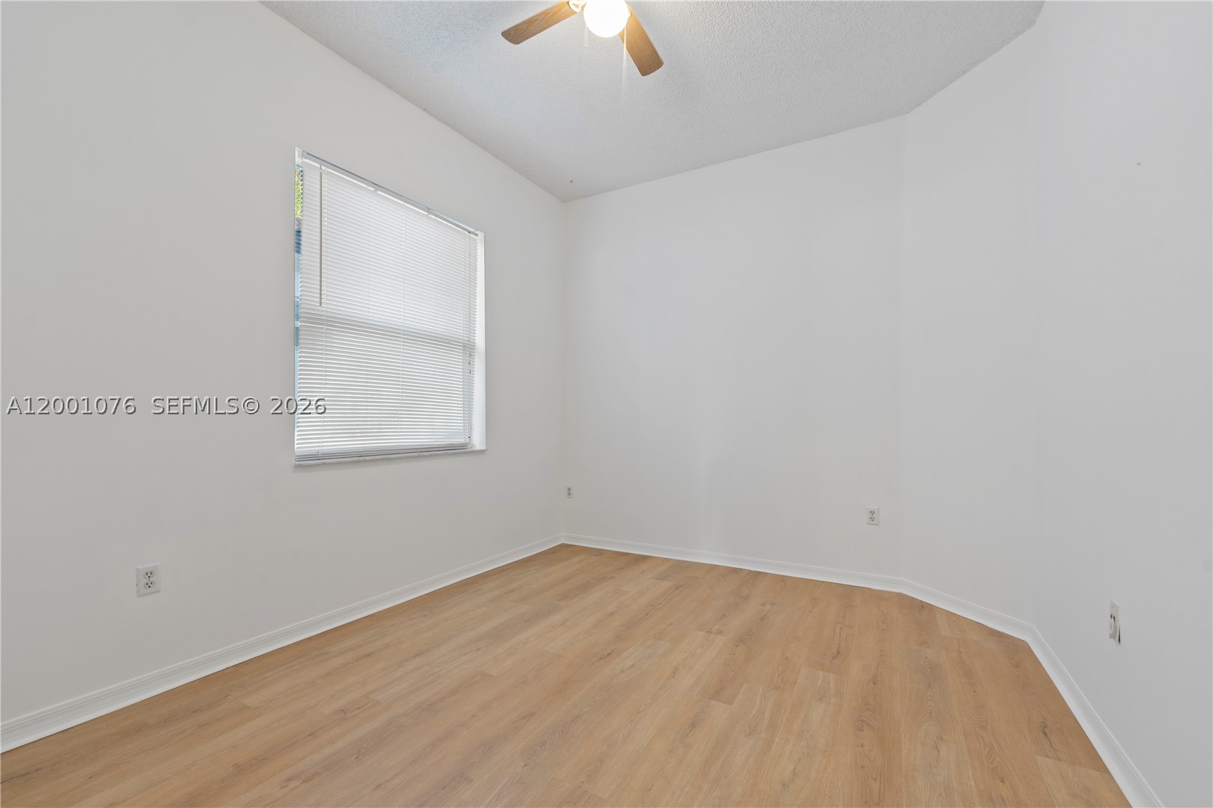 690 Se 30th Dr Property Photo 23
