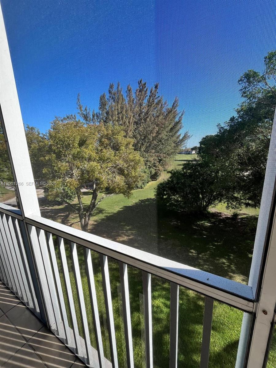 3200 N Palm Aire Dr 407 Property Photo 10